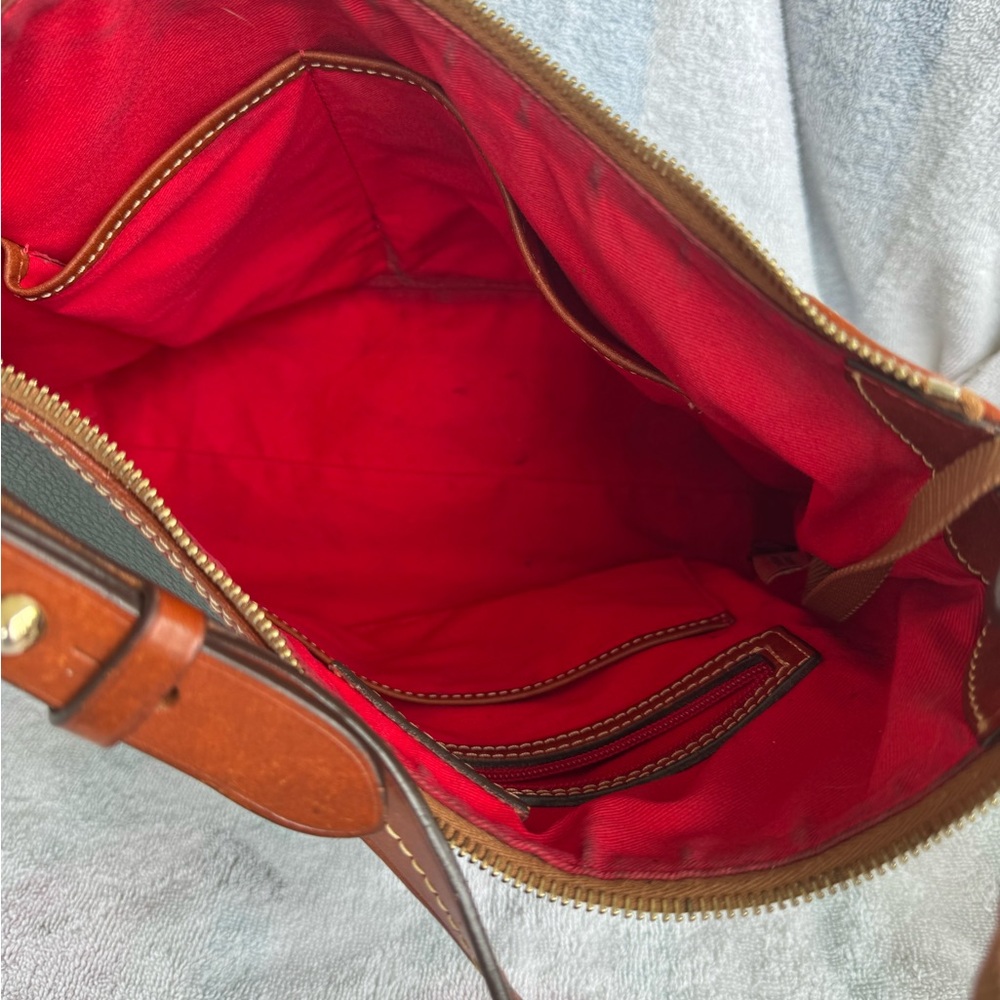 GUC Dooney & Bourke Shoulder (Hobo Style) Bag in Hunter Green Pebbled Leather. - Picture 6 of 11